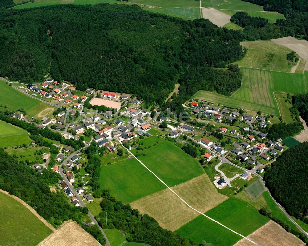 Ellweiler aus der Vogelperspektive: Dorfkern am Feldrand in Ellweiler im Bundesland Rheinland-Pfalz, Deutschland