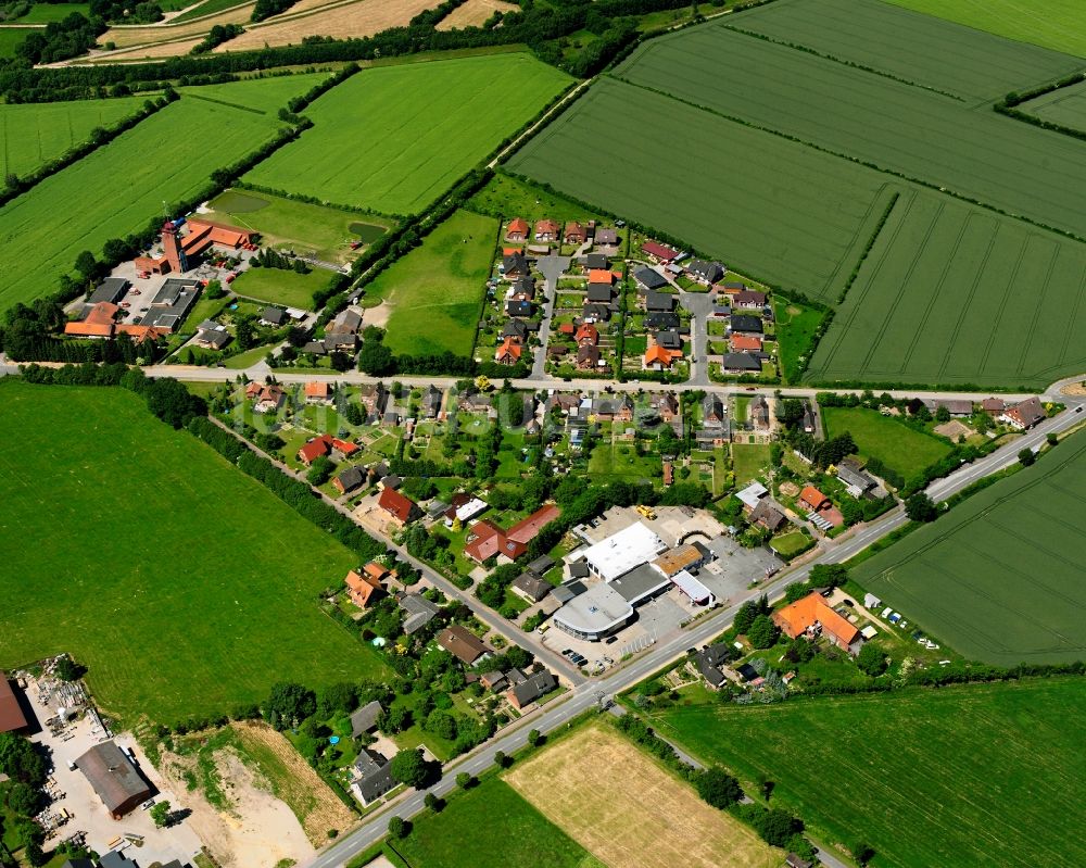 Elmenhorst aus der Vogelperspektive: Dorfkern am Feldrand in Elmenhorst im Bundesland Schleswig-Holstein, Deutschland