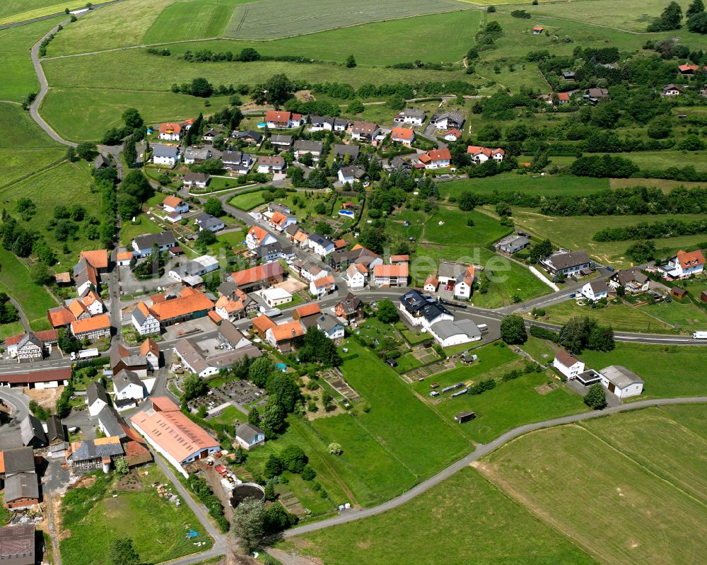 Luftaufnahme Elpenrod - Dorfkern am Feldrand in Elpenrod im Bundesland Hessen, Deutschland