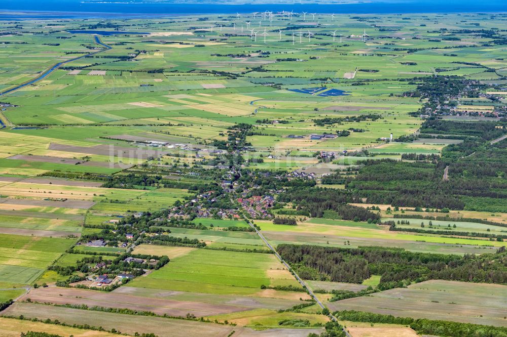 Luftaufnahme Enge-Sande - Dorfkern am Feldrand in Enge-Sande im Bundesland Schleswig-Holstein, Deutschland