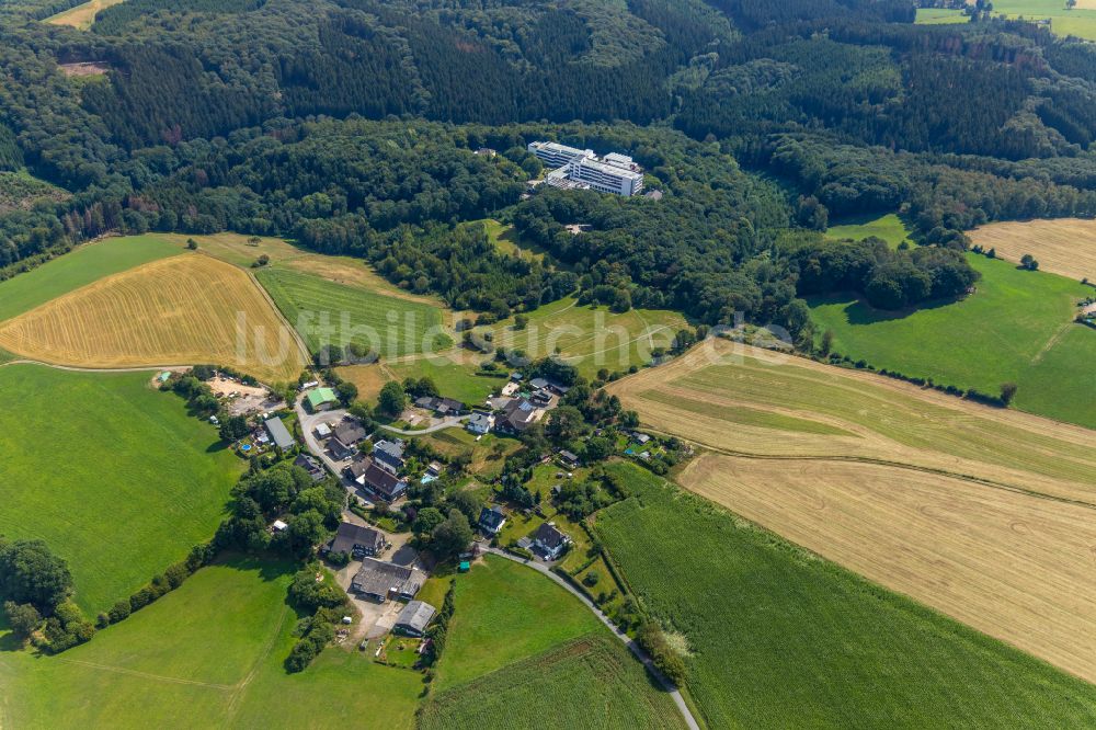 Luftaufnahme Ennepetal - Dorfkern am Feldrand in Ennepetal im Bundesland Nordrhein-Westfalen, Deutschland