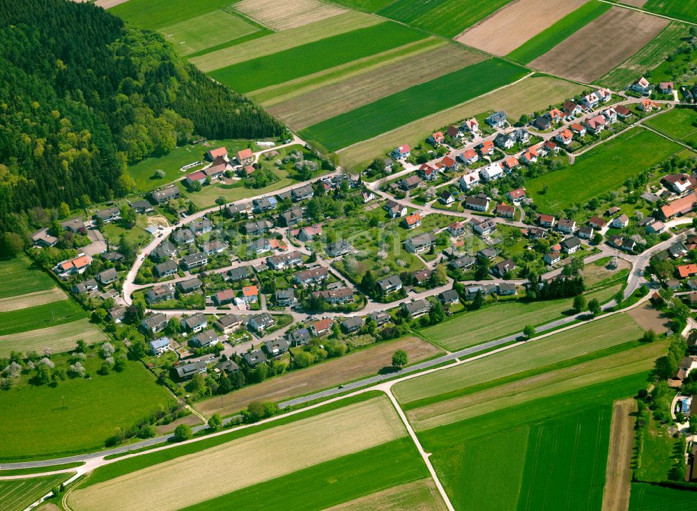 Erbach von oben - Dorfkern am Feldrand in Erbach im Bundesland Baden-Württemberg, Deutschland