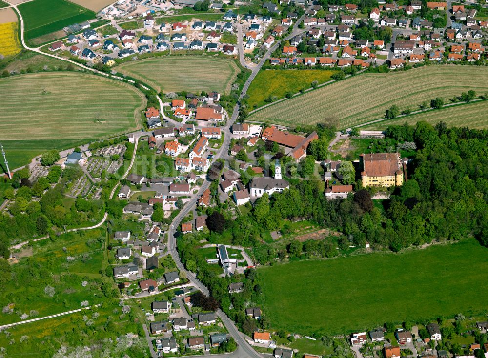 Erbach von oben - Dorfkern am Feldrand in Erbach im Bundesland Baden-Württemberg, Deutschland