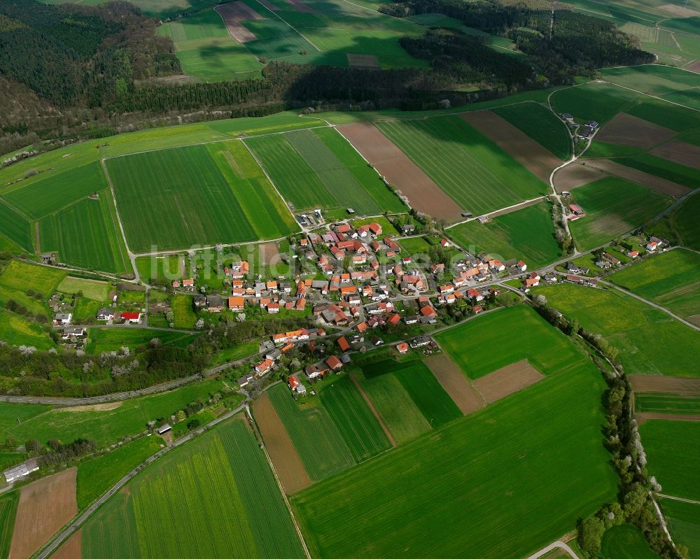 Luftaufnahme Erdmannrode - Dorfkern am Feldrand in Erdmannrode im Bundesland Hessen, Deutschland