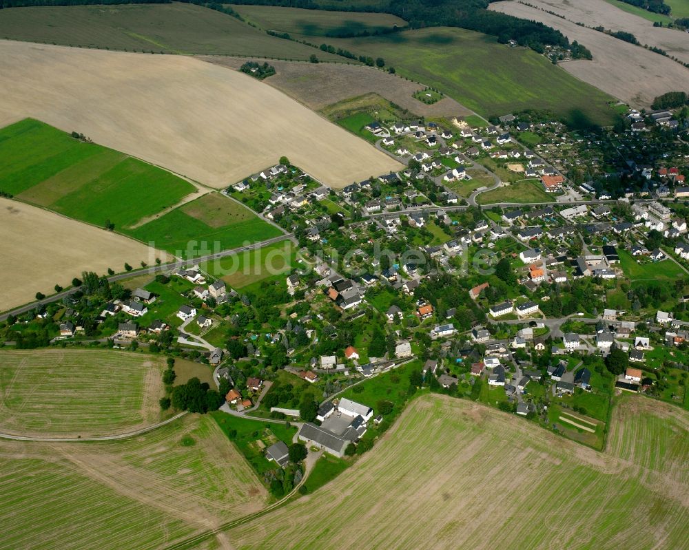 Luftbild Erdmannsdorf - Dorfkern am Feldrand in Erdmannsdorf im Bundesland Sachsen, Deutschland