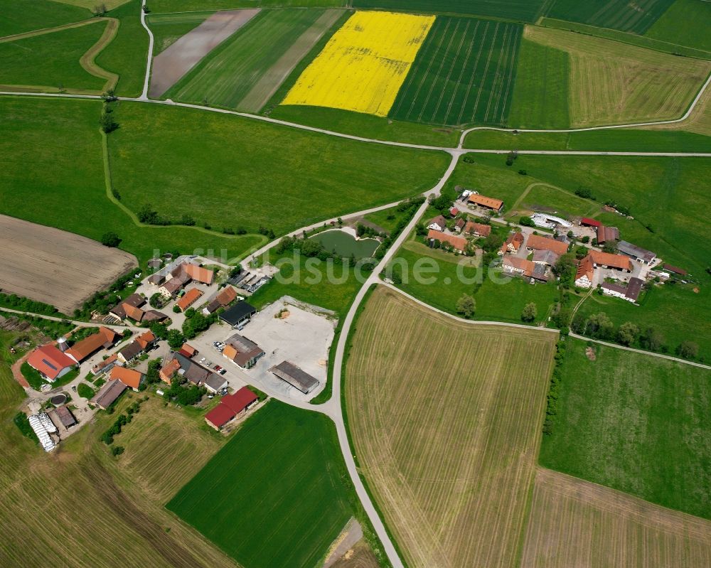 Luftaufnahme Erlach - Dorfkern am Feldrand in Erlach im Bundesland Bayern, Deutschland