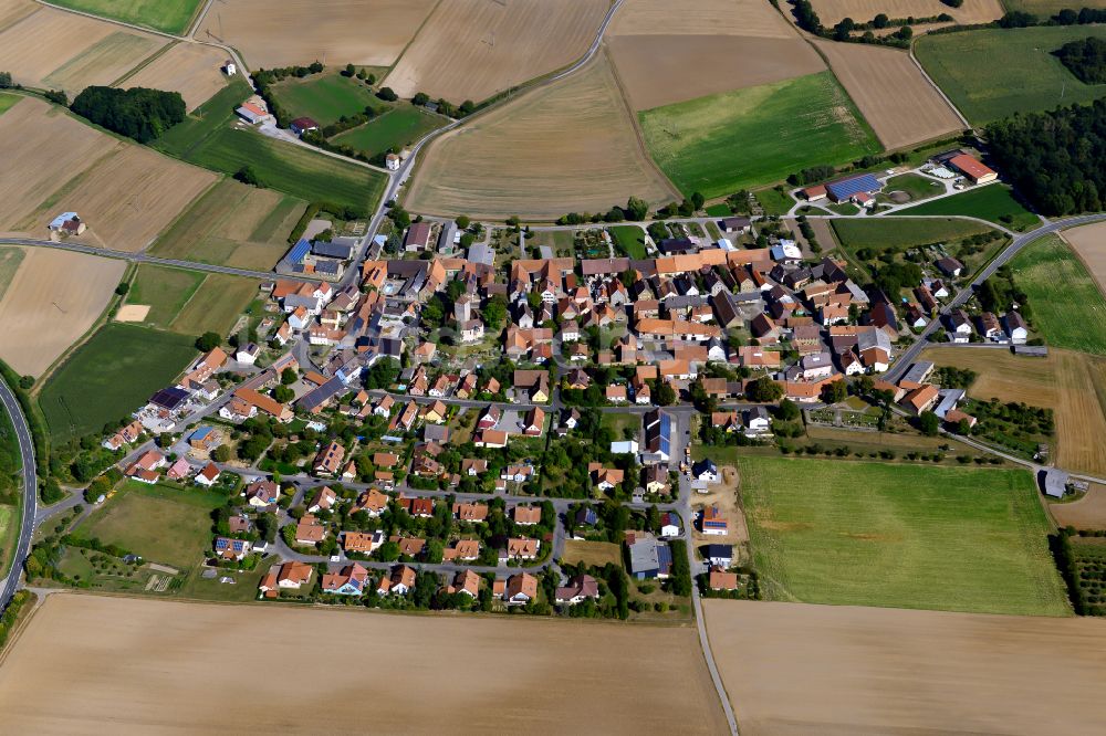 Luftbild Erlach - Dorfkern am Feldrand in Erlach im Bundesland Bayern, Deutschland