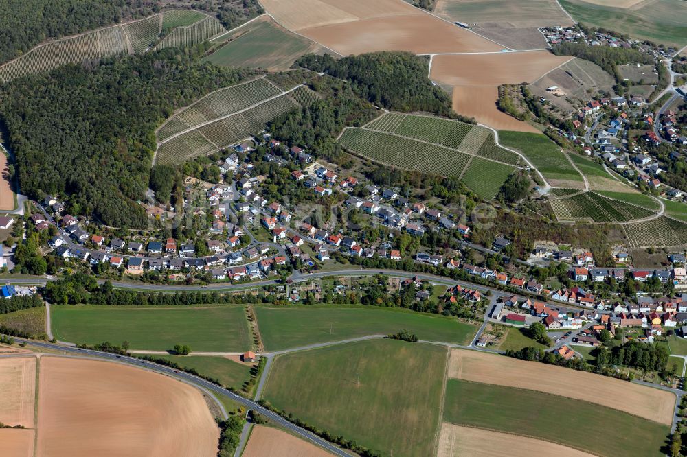 Erlenbach bei Marktheidenfeld von oben - Dorfkern am Feldrand in Erlenbach bei Marktheidenfeld im Bundesland Bayern, Deutschland