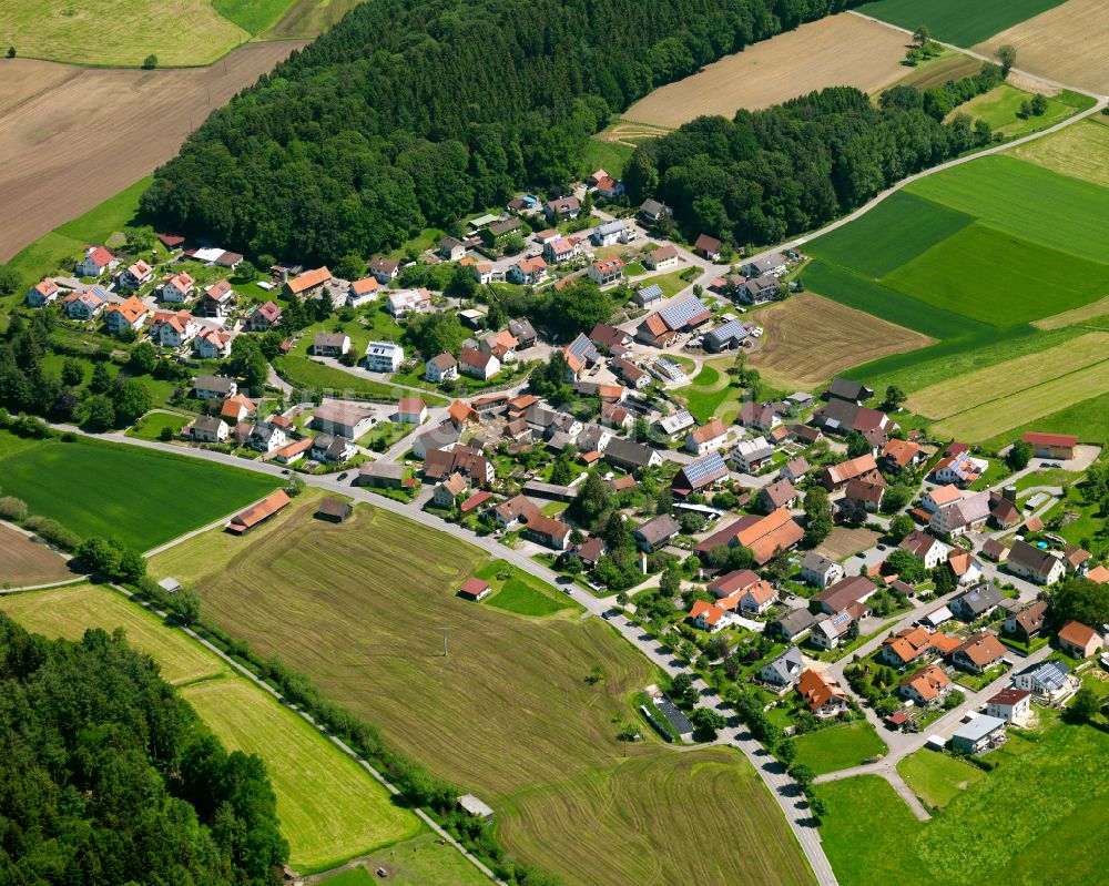 Luftbild Erlenmoos - Dorfkern am Feldrand in Erlenmoos im Bundesland Baden-Württemberg, Deutschland