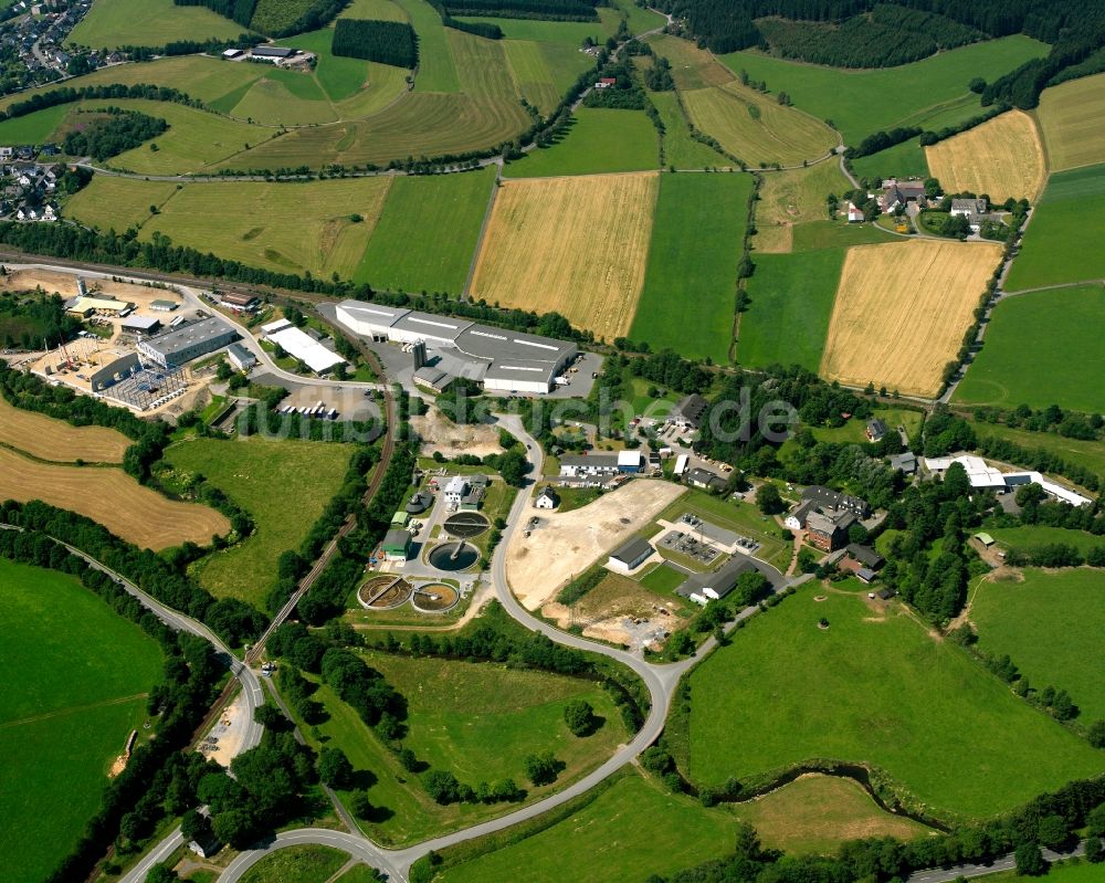 Erndtebrück von oben - Dorfkern am Feldrand in Erndtebrück im Bundesland Nordrhein-Westfalen, Deutschland