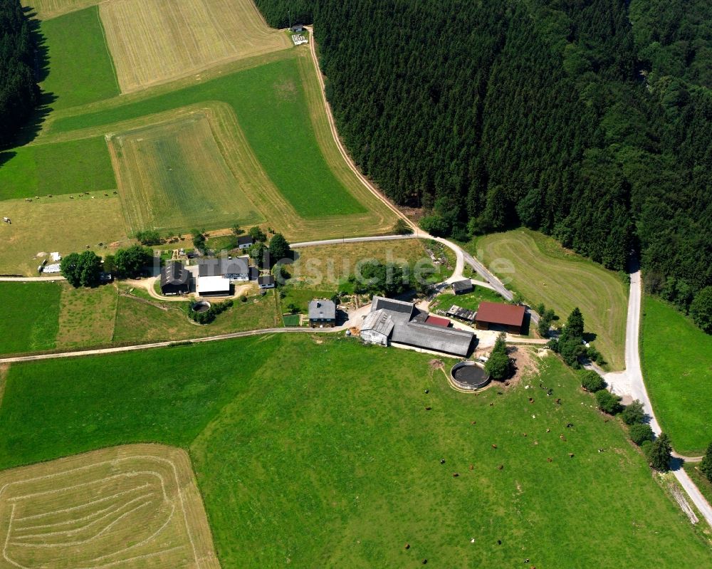 Erndtebrück aus der Vogelperspektive: Dorfkern am Feldrand in Erndtebrück im Bundesland Nordrhein-Westfalen, Deutschland