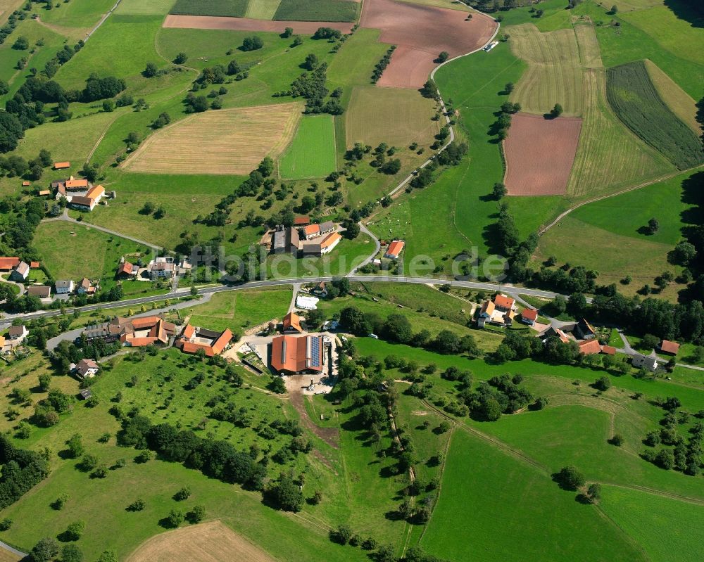 Luftbild Erzbach - Dorfkern am Feldrand in Erzbach im Bundesland Hessen, Deutschland