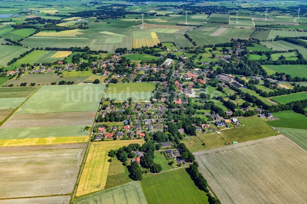 Luftaufnahme Estorf - Dorfkern am Feldrand in Estorf im Bundesland Niedersachsen, Deutschland