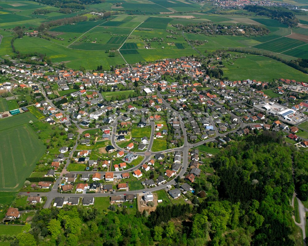 Luftaufnahme Ettingshausen - Dorfkern am Feldrand in Ettingshausen im Bundesland Hessen, Deutschland