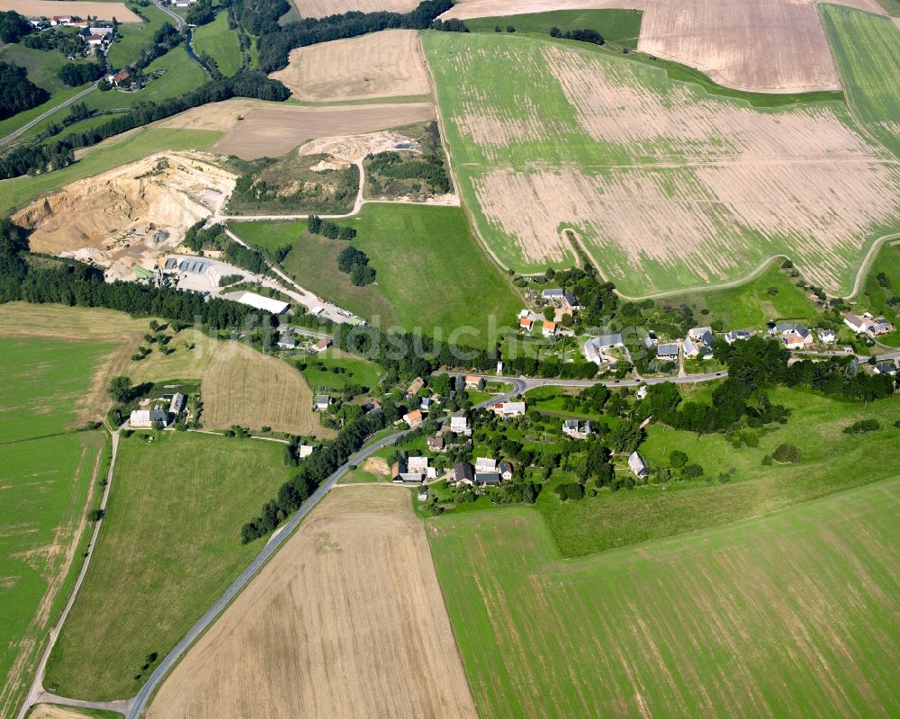 Etzdorf aus der Vogelperspektive: Dorfkern am Feldrand in Etzdorf im Bundesland Sachsen, Deutschland