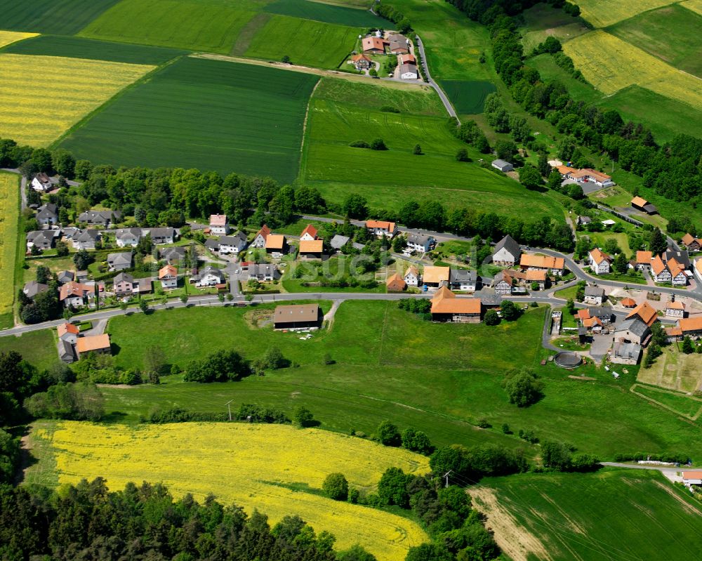 Eulersdorf aus der Vogelperspektive: Dorfkern am Feldrand in Eulersdorf im Bundesland Hessen, Deutschland