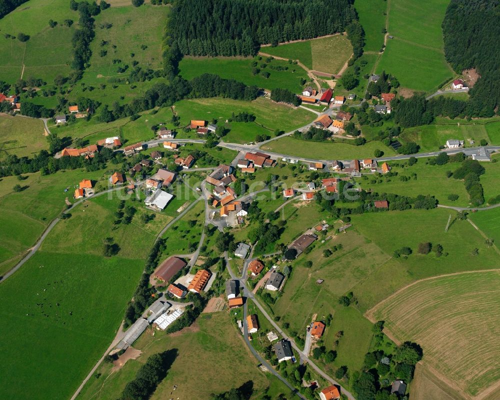 Luftaufnahme Falken-Gesäß - Dorfkern am Feldrand in Falken-Gesäß im Bundesland Hessen, Deutschland