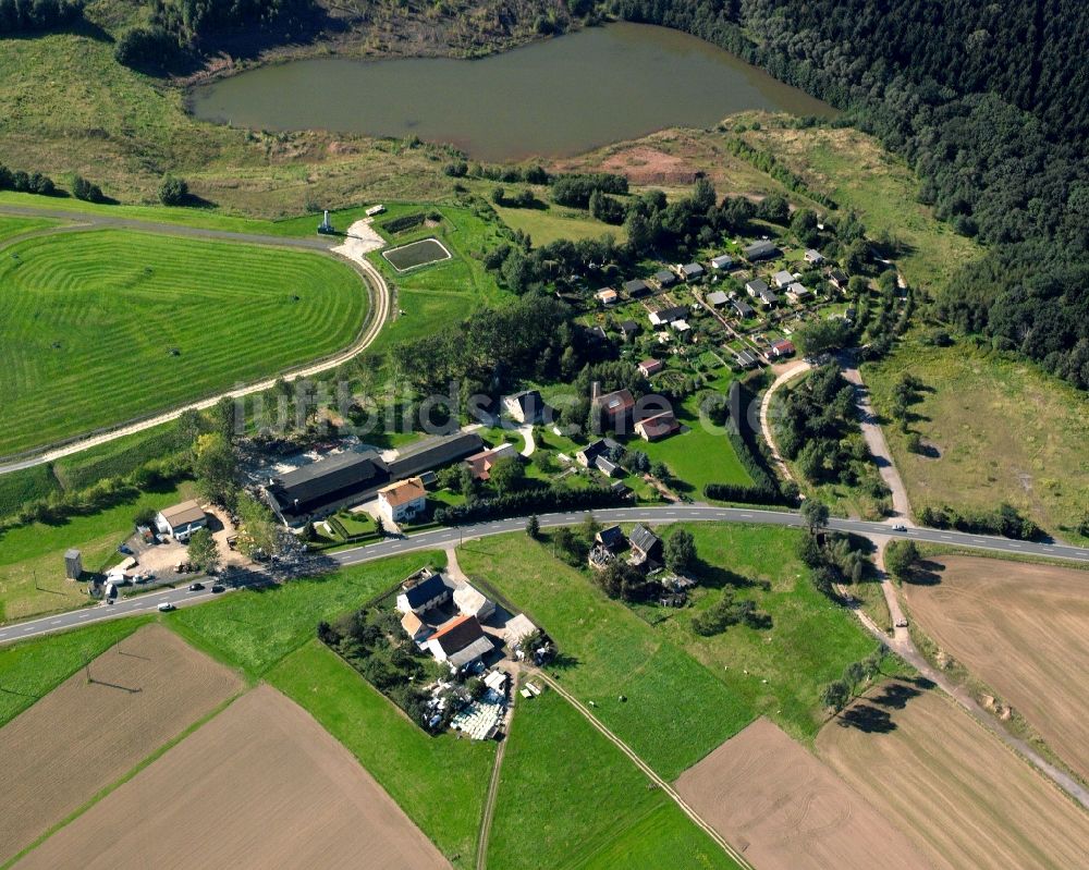 Falkenau von oben - Dorfkern am Feldrand in Falkenau im Bundesland Sachsen, Deutschland