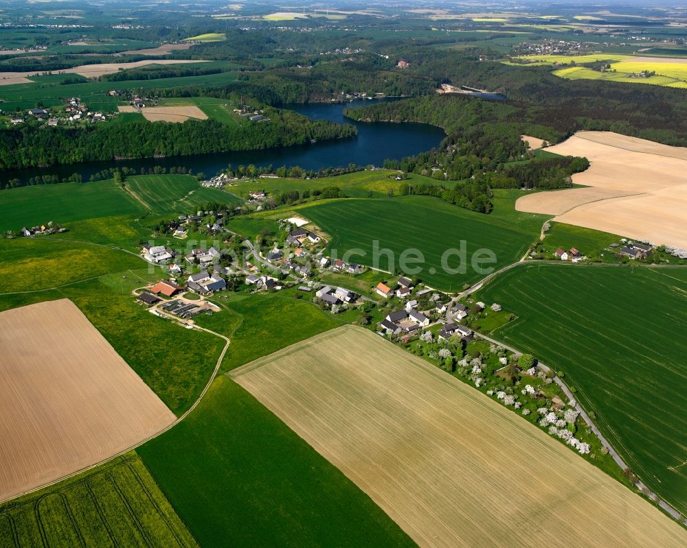 Luftaufnahme Falkenhain - Dorfkern am Feldrand in Falkenhain im Bundesland Sachsen, Deutschland