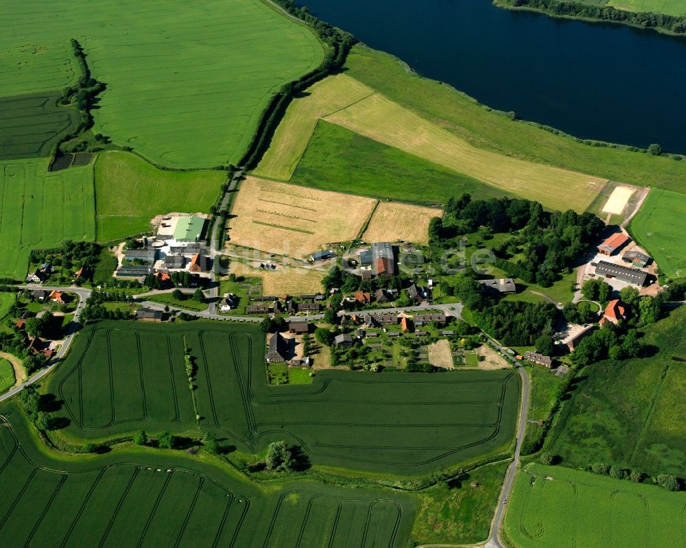 Farchauer Mühle von oben - Dorfkern am Feldrand in Farchauer Mühle im Bundesland Schleswig-Holstein, Deutschland