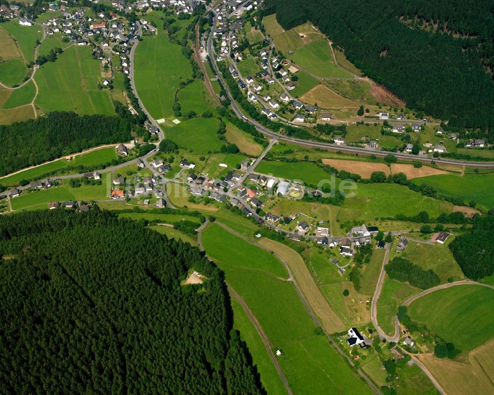 Luftbild Feudingen - Dorfkern am Feldrand in Feudingen im Bundesland Nordrhein-Westfalen, Deutschland