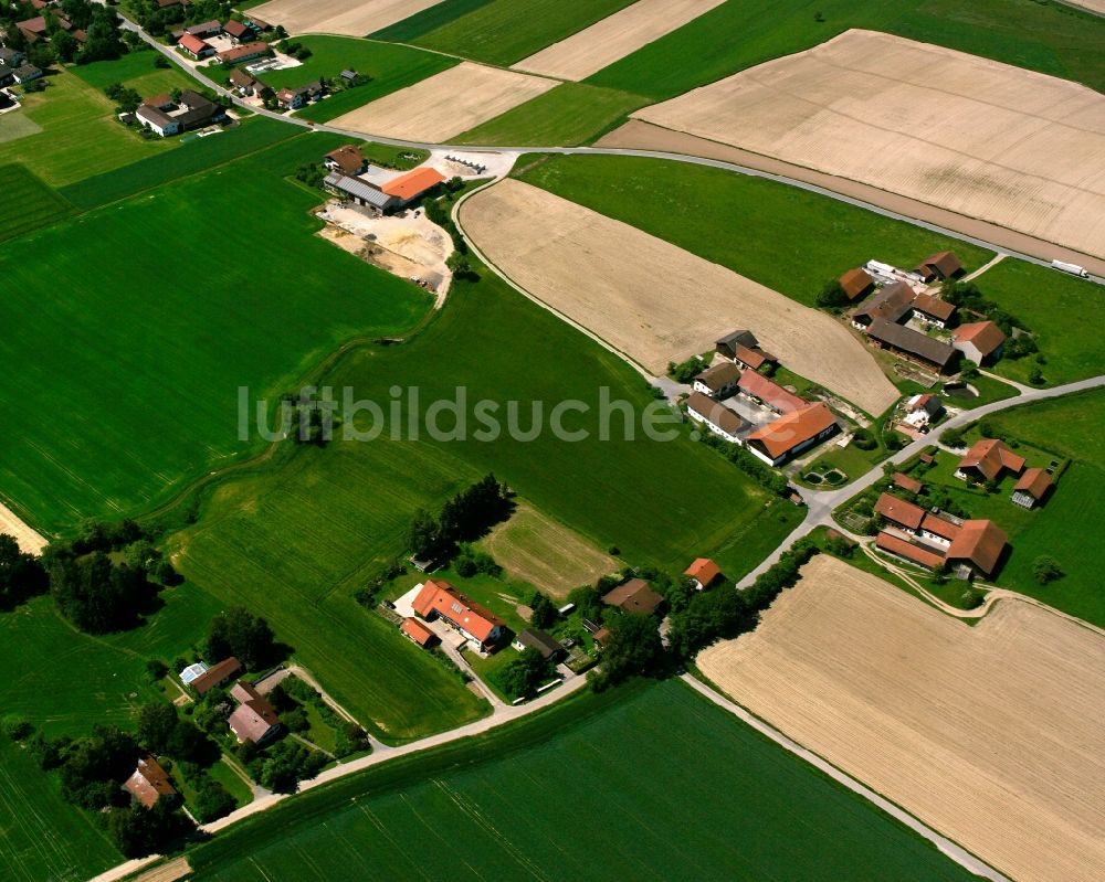 Figling von oben - Dorfkern am Feldrand in Figling im Bundesland Bayern, Deutschland