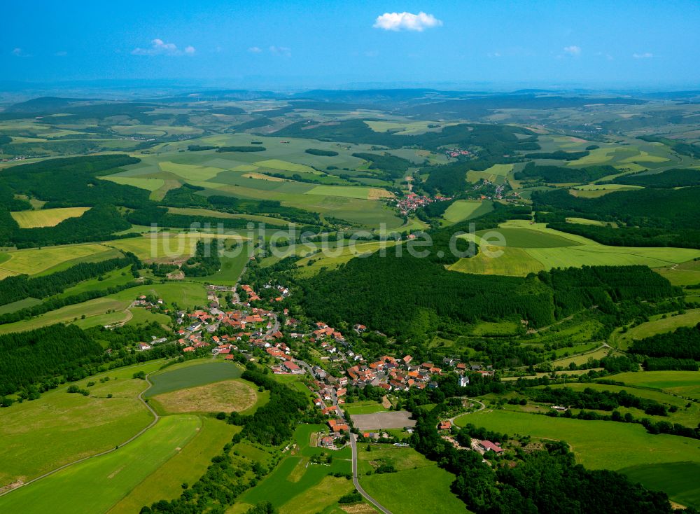 Finkenbach-Gersweiler aus der Vogelperspektive: Dorfkern am Feldrand in Finkenbach-Gersweiler im Bundesland Rheinland-Pfalz, Deutschland