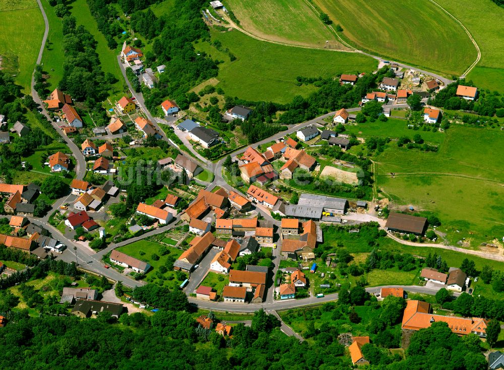 Finkenbach-Gersweiler von oben - Dorfkern am Feldrand in Finkenbach-Gersweiler im Bundesland Rheinland-Pfalz, Deutschland