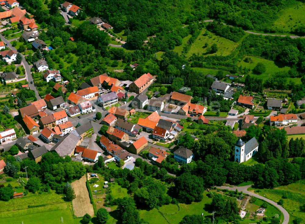 Luftaufnahme Finkenbach-Gersweiler - Dorfkern am Feldrand in Finkenbach-Gersweiler im Bundesland Rheinland-Pfalz, Deutschland