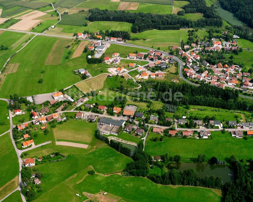 Luftaufnahme Finsterrot - Dorfkern am Feldrand in Finsterrot im Bundesland Baden-Württemberg, Deutschland