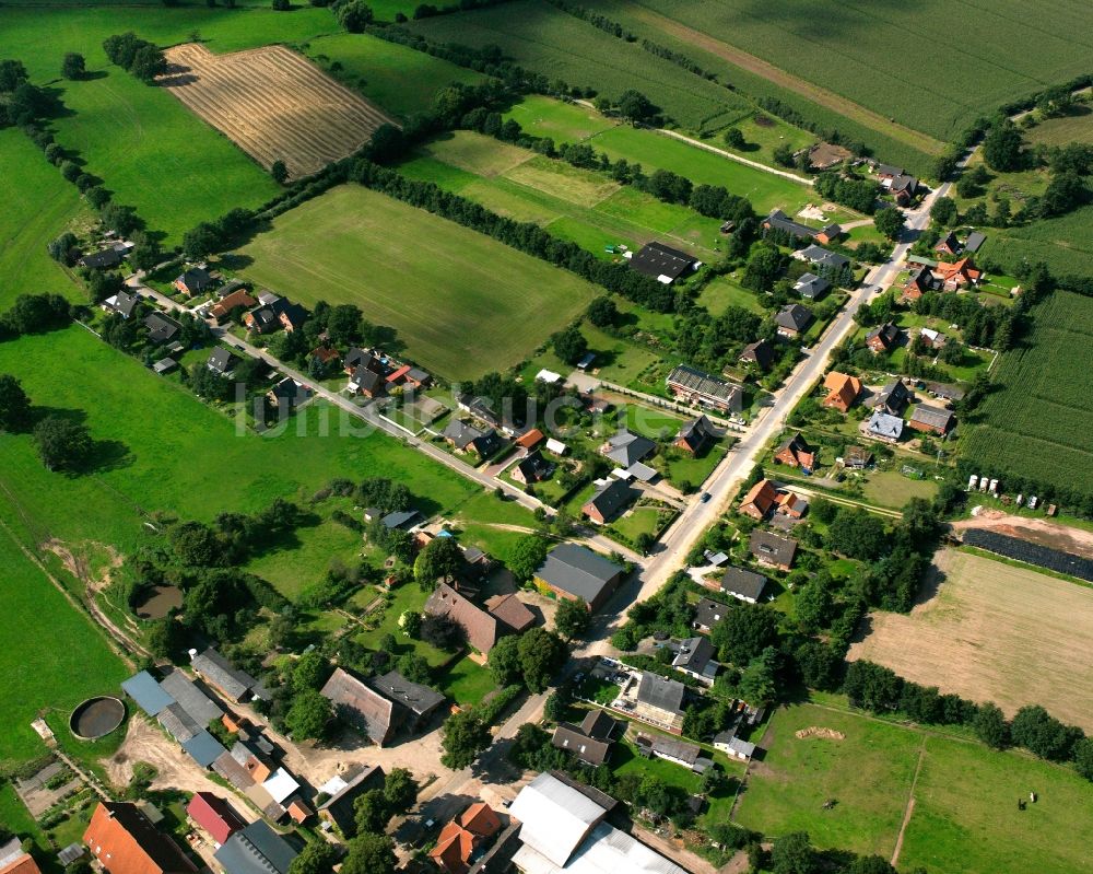 Luftbild Fitzen - Dorfkern am Feldrand in Fitzen im Bundesland Schleswig-Holstein, Deutschland