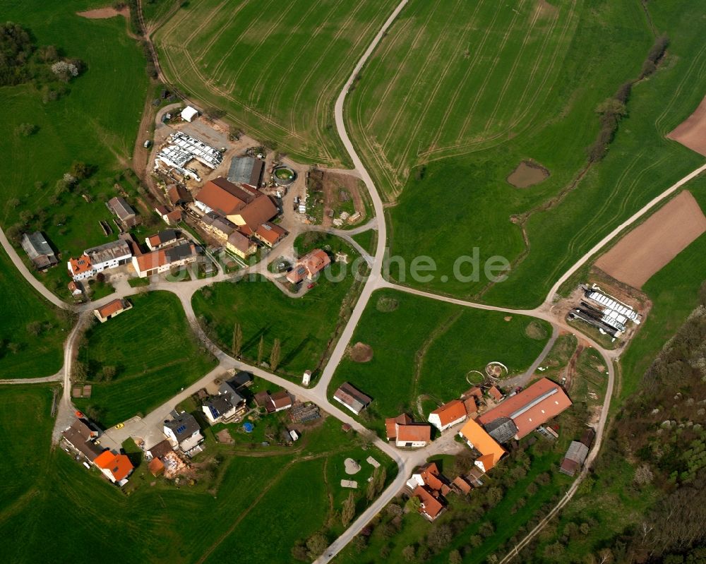 Flachslanden aus der Vogelperspektive: Dorfkern am Feldrand in Flachslanden im Bundesland Bayern, Deutschland