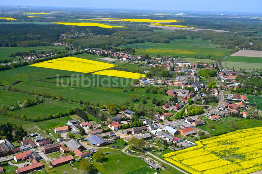 Luftaufnahme Fleetmark - Dorfkern am Feldrand in Fleetmark im Bundesland Sachsen-Anhalt, Deutschland