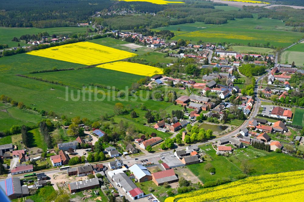 Fleetmark aus der Vogelperspektive: Dorfkern am Feldrand in Fleetmark im Bundesland Sachsen-Anhalt, Deutschland