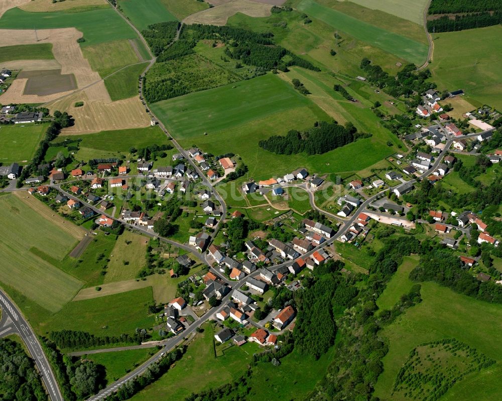 Fohren-Linden aus der Vogelperspektive: Dorfkern am Feldrand in Fohren-Linden im Bundesland Rheinland-Pfalz, Deutschland