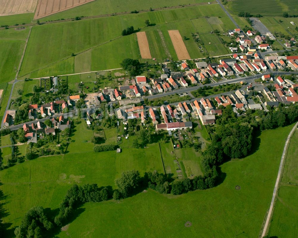 Folbern aus der Vogelperspektive: Dorfkern am Feldrand in Folbern im Bundesland Sachsen, Deutschland