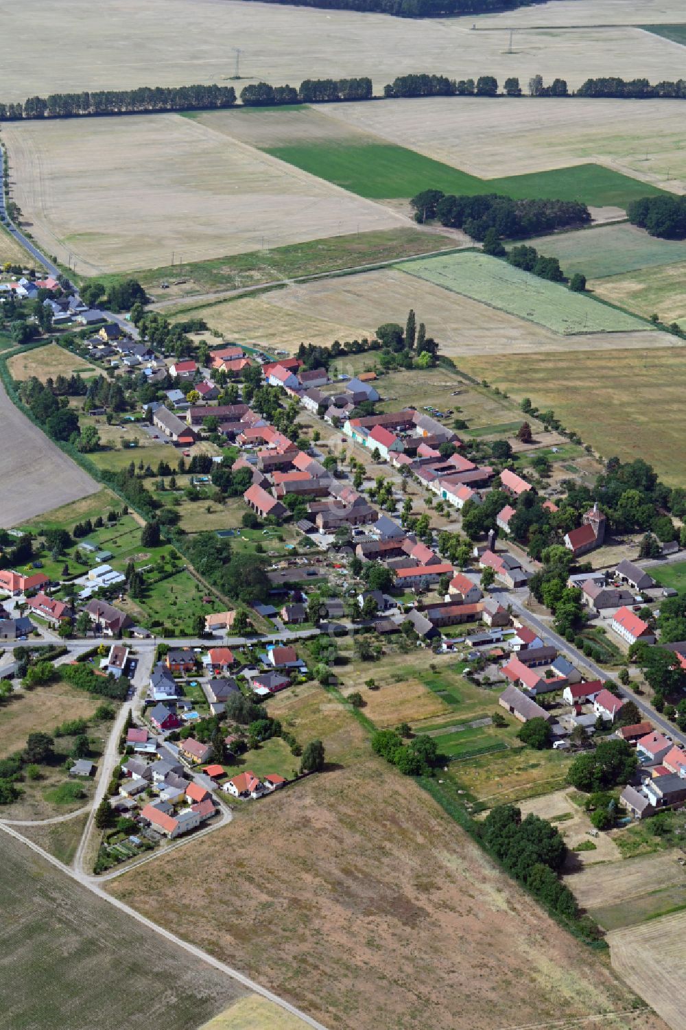 Frankenfelde von oben - Dorfkern am Feldrand in Frankenfelde im Bundesland Brandenburg, Deutschland