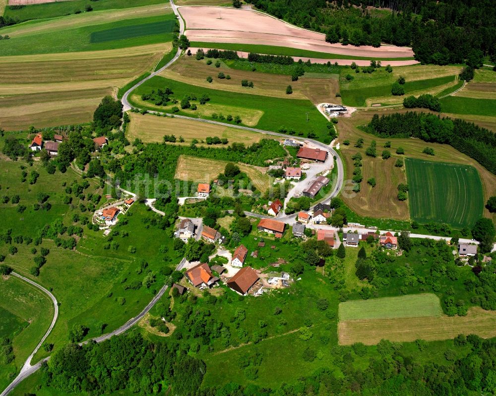 Frankenweiler aus der Vogelperspektive: Dorfkern am Feldrand in Frankenweiler im Bundesland Baden-Württemberg, Deutschland