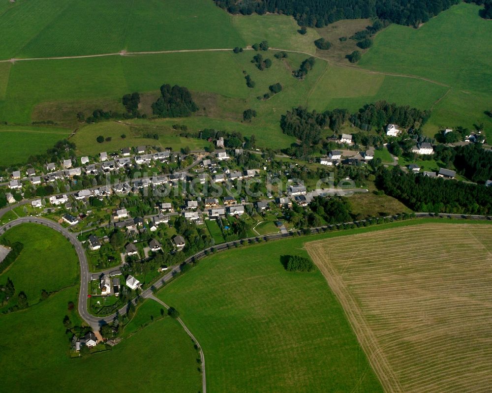 Frauenbach aus der Vogelperspektive: Dorfkern am Feldrand in Frauenbach im Bundesland Sachsen, Deutschland