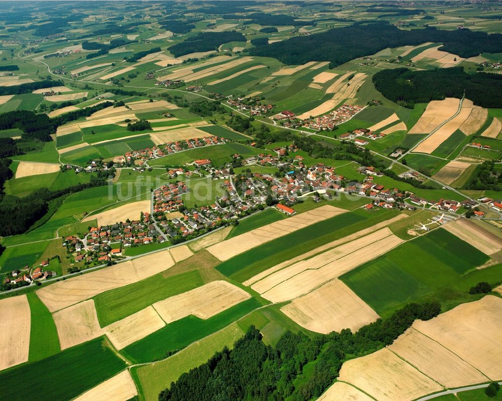 Luftaufnahme Fraundorf - Dorfkern am Feldrand in Fraundorf im Bundesland Bayern, Deutschland