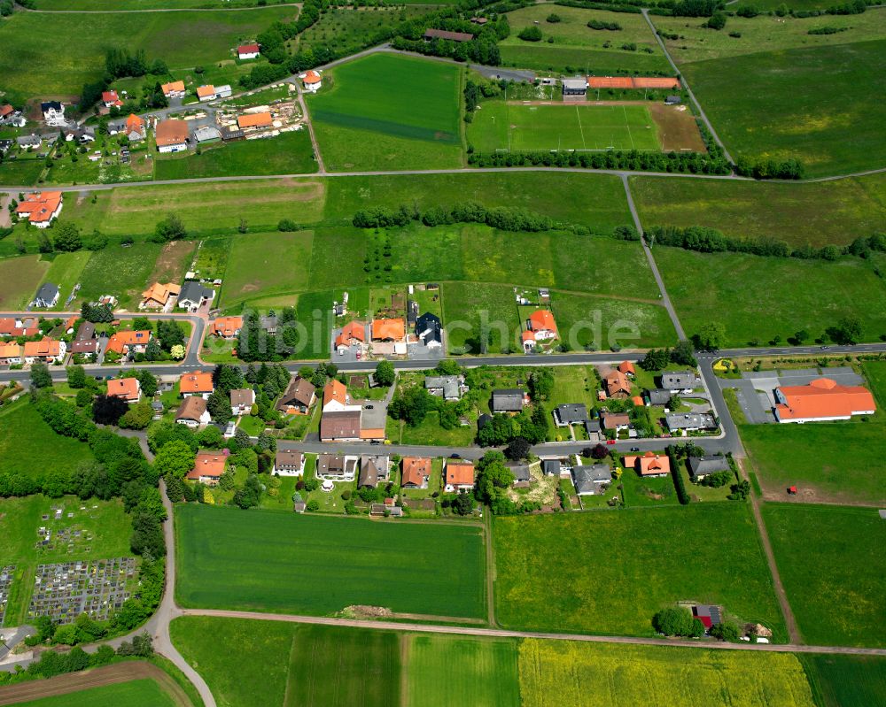 Freiensteinau aus der Vogelperspektive: Dorfkern am Feldrand in Freiensteinau im Bundesland Hessen, Deutschland