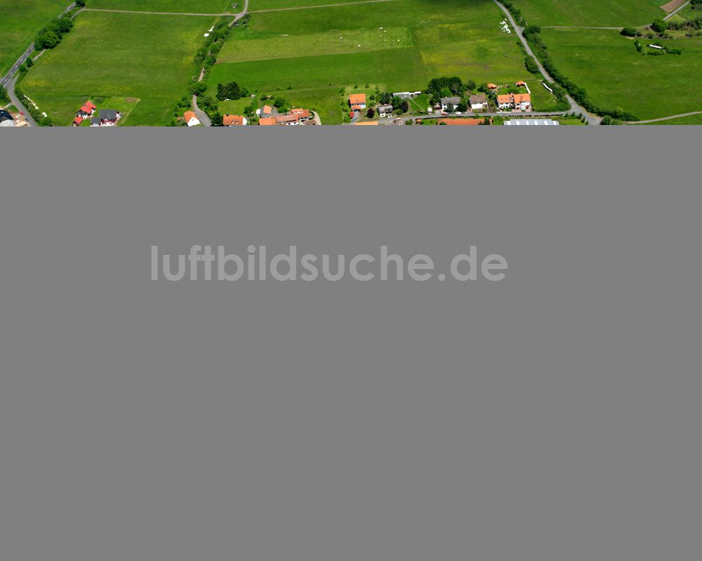 Freiensteinau von oben - Dorfkern am Feldrand in Freiensteinau im Bundesland Hessen, Deutschland