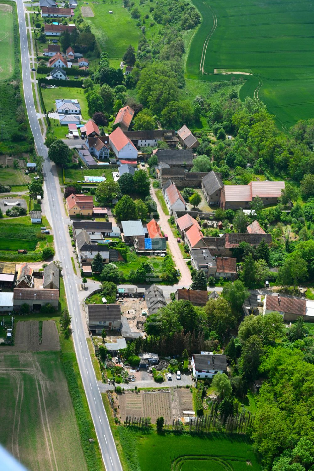 Luftaufnahme Friedeburg (Saale) - Dorfkern am Feldrand in Friedeburg (Saale) im Bundesland Sachsen-Anhalt, Deutschland