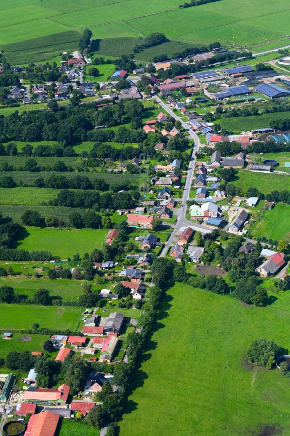 Luftbild Friedrichsholm - Dorfkern am Feldrand in Friedrichsholm im Bundesland Schleswig-Holstein, Deutschland