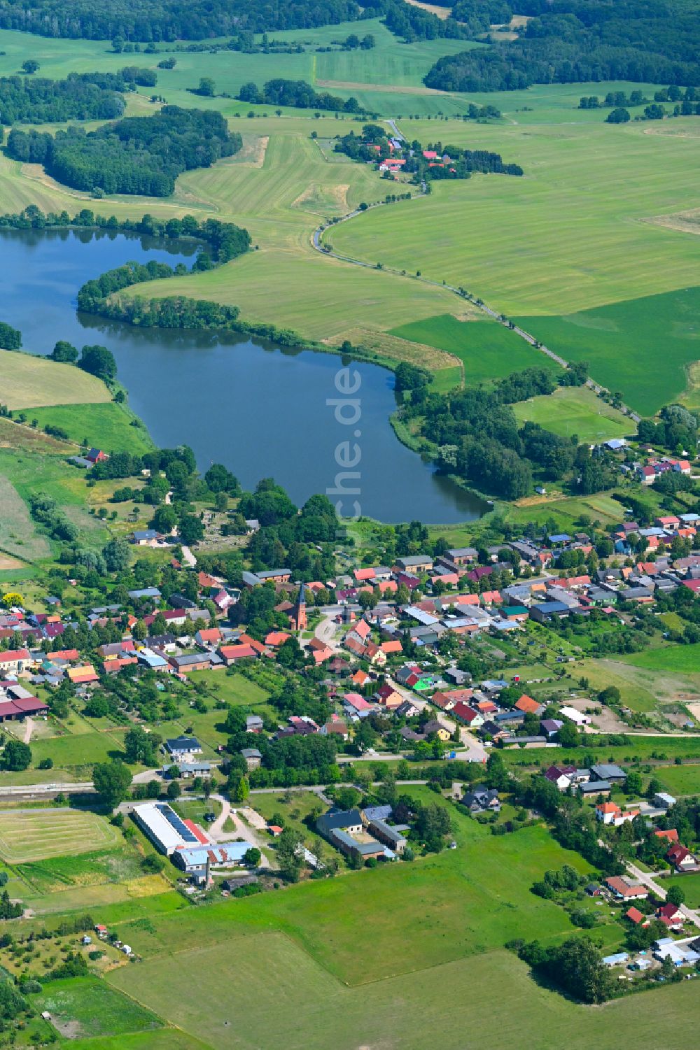 Luftbild Friedrichswalde - Dorfkern am Feldrand in Friedrichswalde im Bundesland Brandenburg, Deutschland