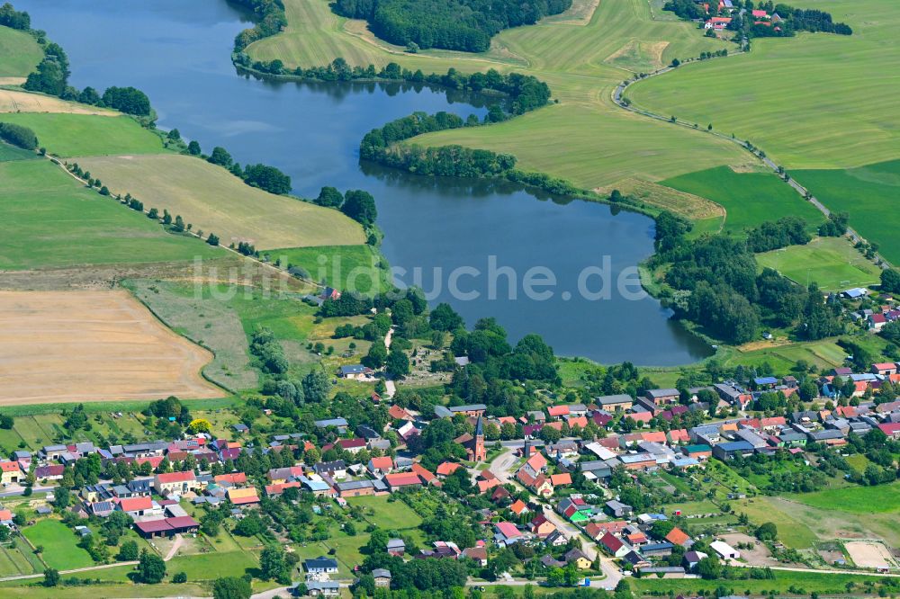 Luftaufnahme Friedrichswalde - Dorfkern am Feldrand in Friedrichswalde im Bundesland Brandenburg, Deutschland