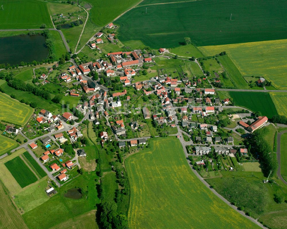 Luftaufnahme Frießnitz - Dorfkern am Feldrand in Frießnitz im Bundesland Thüringen, Deutschland