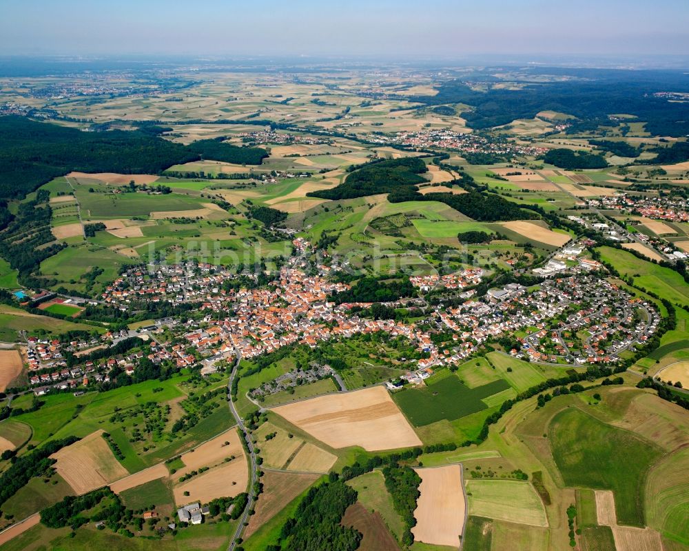 Luftaufnahme Fränkisch-Crumbach - Dorfkern am Feldrand in Fränkisch-Crumbach im Bundesland Hessen, Deutschland