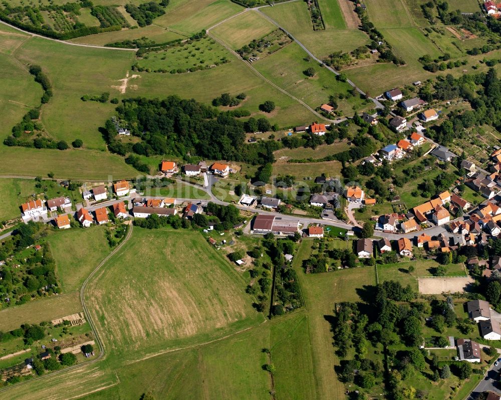 Luftaufnahme Fränkisch-Crumbach - Dorfkern am Feldrand in Fränkisch-Crumbach im Bundesland Hessen, Deutschland