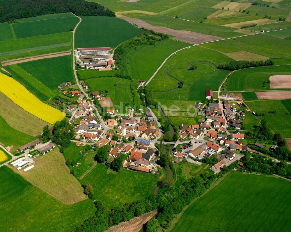 Frommetsfelden von oben - Dorfkern am Feldrand in Frommetsfelden im Bundesland Bayern, Deutschland